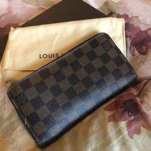 LV Damier zippy wallet